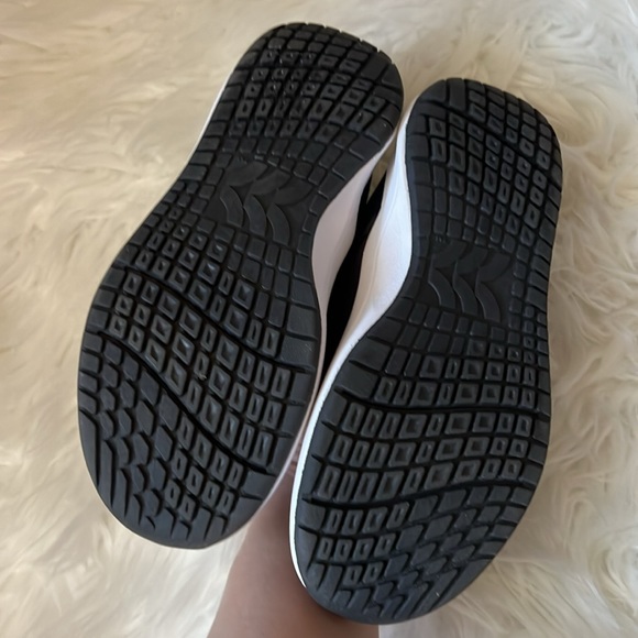 All in motion kids shoes 👟 - Picture 4 of 7